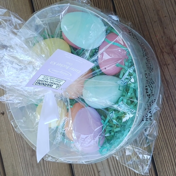 Easter bucket kit NWT - Picture 2 of 9